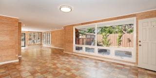 Spacious with split a/c units, solar, comfortable Island Home in Beautiful Kahala! Gallery 8