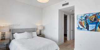 1425 Brickell Ave Gallery 42