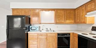 Charming 3 Bedroom Home with Washer & Dryer, Garage & Storage Shed Gallery 10