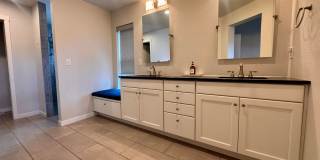 LUXURY 4 Bedroom home in NORTHGATE with Mountain Views Gallery 28