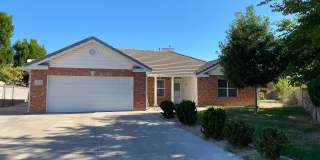4 Bedroom Home on cul-de-sac Gallery 1