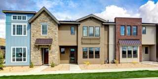 3 Bedroom 2.5 Bathroom Townhouse in Harris Ranch. Gallery 1