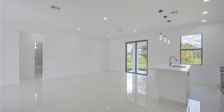 5905 Sunshine Boulevard N Gallery 3
