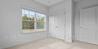 250 Grove Circle Gallery 5