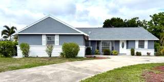 Coastal Living in Gulf Gate | 3BR/2.5BA | Annual Rental Gallery 1