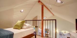 Furnished Cozy Bungalow Style Condo in Capitol Hill Gallery 9
