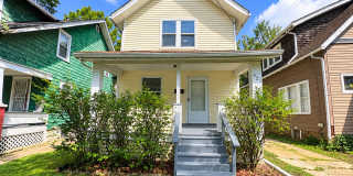 CHARMING 2-BEDROOM HOME WITH A TWO-ROOM SUNROOM AND CLASSIC CLAWFOOT BATHTUB! CHARMING 2-BEDROOM HOME WITH A TWO-ROOM SUNROOM AND CLASSIC CLAWFOOT BATHTUB! Gallery 1