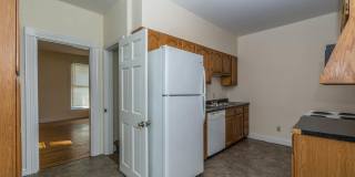 311 E 11th - 5Bed/2Bath - Onsite Parking Available! Gallery 6