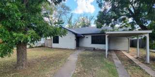 Adorable 3 Bedroom in Great Location! Move in Special! Half off First Month! Gallery 1