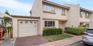 Beautifully Upgraded 3-Bedroom Townhome in Clairemont with Private Patio & Garage Gallery 1
