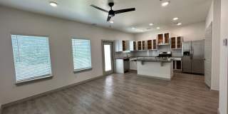 Large 3 Bed 2.5 Bath Duplex Includes Office Space (See Contact Info Below) Gallery 76