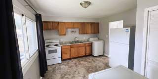 Move-In Ready 3BR Bungalow | Fenced Backyard, Garage & Great Warren Location, AVAILABLE NOW! Gallery 5