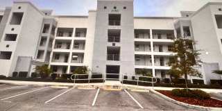 Fully Furnished 2/2 Luxury Storey Lake Condo near Disney with a Stunning Balcony Viiew! Gallery 1