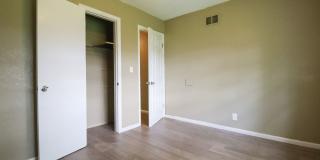 Midtown 3 Bedroom Gem! Available Mid/Late August Gallery 16