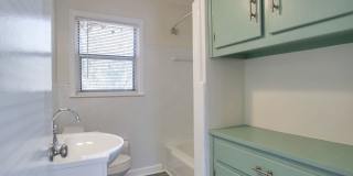 Room in 4 Bedroom Home at Santa Monica Dr Gallery 23