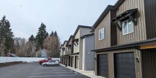 3 Bedroom 2 1/2 bathroom Hayden Townhome! Gallery 3
