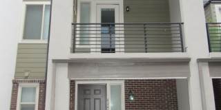 Contemporary townhome in Great Location Gallery 1