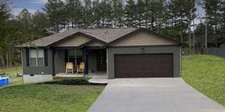 3 BR w/ Garage Nice Lot Gallery 1