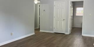 2 bedroom, 1 bath apartment in small complex on Hill Street! Walking distance to Normal Town, Downtown & UGA! Available now! Gallery 5