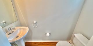 Updated 3BD/2.5BTH Townhome with Exspansive Deck & Attached Garage! Gallery 10