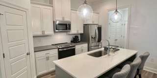 SPACIOUS 3 BEDROOM HOME WITH ALL UTILITIES INCLUDED Gallery 5