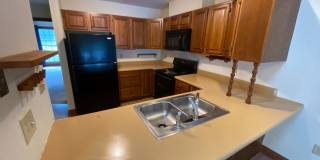 Room in 3 Bedroom Home at Grove Ave Gallery 10