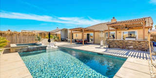 Fully Furnished Pool Home Gallery 4