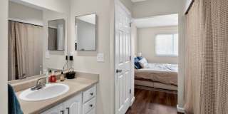 Spacious 2BR Condo Finished Basement in Aurora Gallery 22