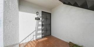 3821 N OAK DRIVE 3821 N OAK DRIVE Gallery 1