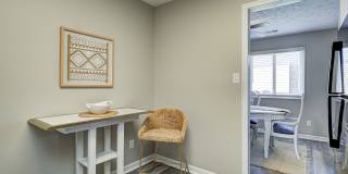 Ivy Knoll Gallery 16