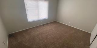 Spacious Aurora Townhome Gallery 11