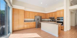 Highly Desirable Executive Home: 4 Bedrooms, 3 Bathrooms of Luxury Living Gallery 12