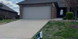 2 bedroom/2 bath townhouse with 2 car garage Gallery 1