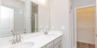 Modern 4 Bedroom Home in Red Bank Gallery 13