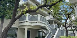 Beautiful upper level 2 story condo w/detached 1 car garage in Ashford Ct. Gallery 1