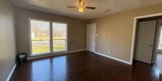 Amazing 2 bedroom/1 bath house with laundry room! Gallery 8
