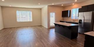 Newer single level 3 bed 2 bath home in NE Salem Gallery 8