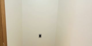 Charming 2 bedroom 1 bath townhome available! Gallery 31