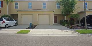 Town Home Available for Rent in Lake Bluff Davenport! Gallery 1