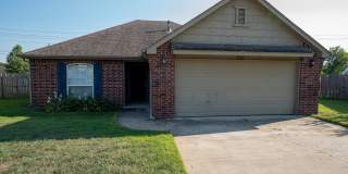 Stunning 3 Bed 2 Bath In Quiet Neighborhood Gallery 1