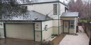 TWO STORY 3 BED 2.5 BATH HOUSE IN SHASTA LAKE CITY Gallery 1