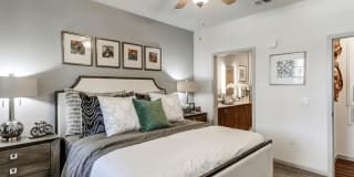 Venetian Isle Gallery 46