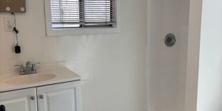 Beautiful 1 Bed Backhouse Available Now! Gallery 9