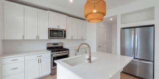 Like New, Modern Spotless w 2 car attached! Gallery 1