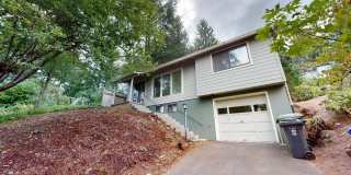 Lake Oswego/ Palisades - 3bd/2bth Hardwoods, Finished Daylight Basement with Bonus Rooms, Pet Friendly Gallery 1