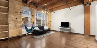 Lakefront Loft in a Historical Building with Every Convenience Gallery 6