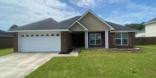 4 Bedroom 2 Bath Home! $1000 OFF FIRST FULL MONTH’S RENT WITH AN ACCEPTABLE APPLICATION & CREDIT. Gallery 1
