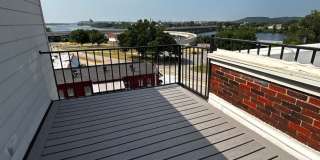 Immaculate 2/1.5/1 Condo off of Riverside Dr with a perfect river view from the top floor! Gallery 18