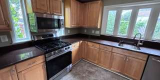Beautiful and spacious 4Bed/2Bath Rambler in Rockville! Gallery 3