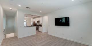 5550 North 16th Street Gallery 7